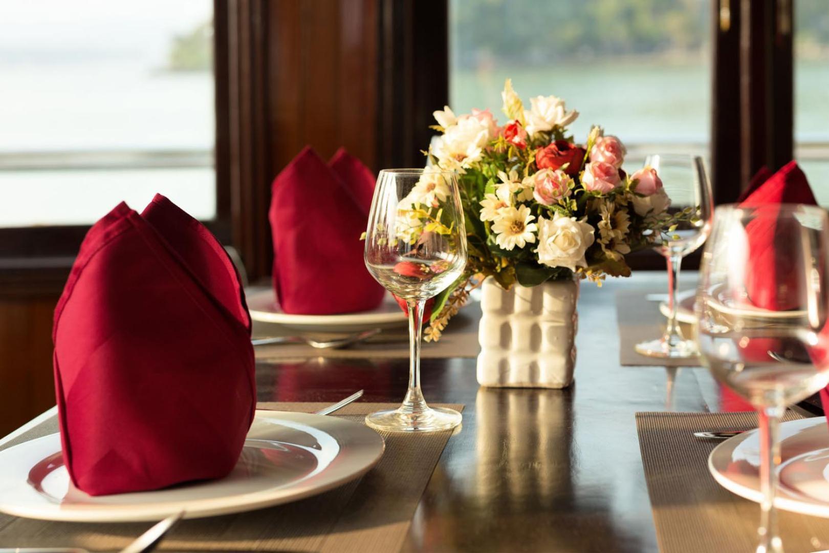 Cozy Bay Classic Cruise Hạ Long-öböl Kültér fotó