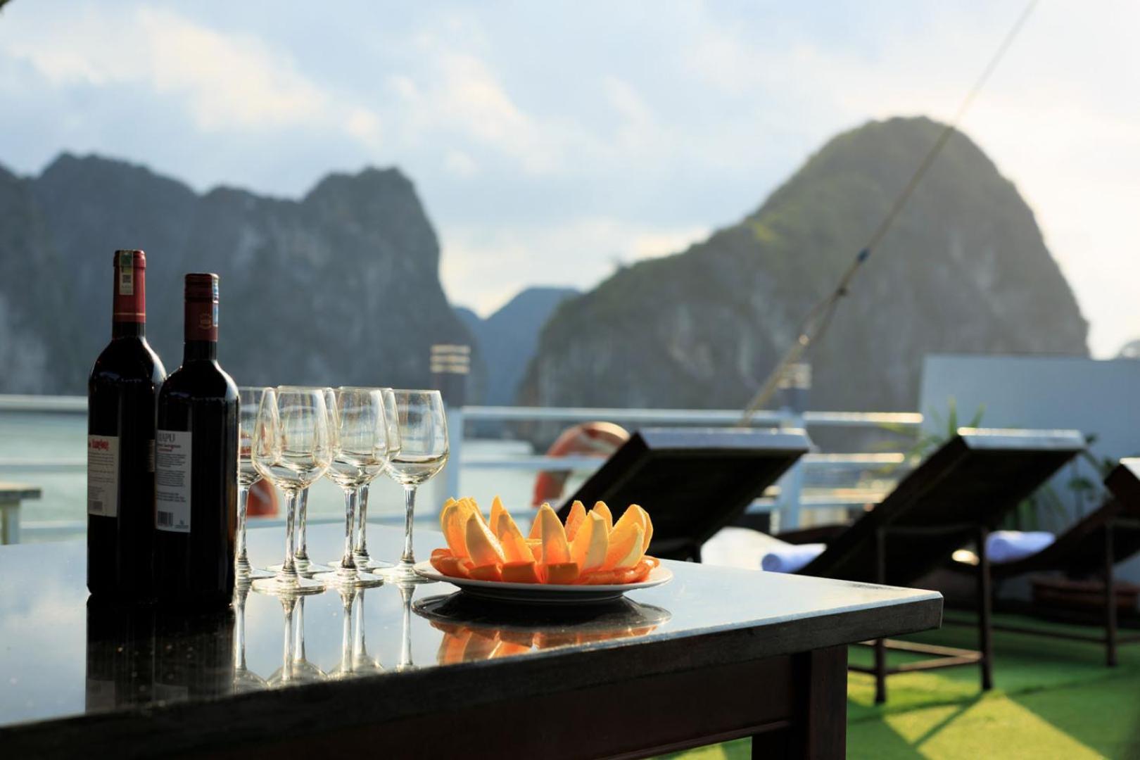 Cozy Bay Classic Cruise Hạ Long-öböl Kültér fotó