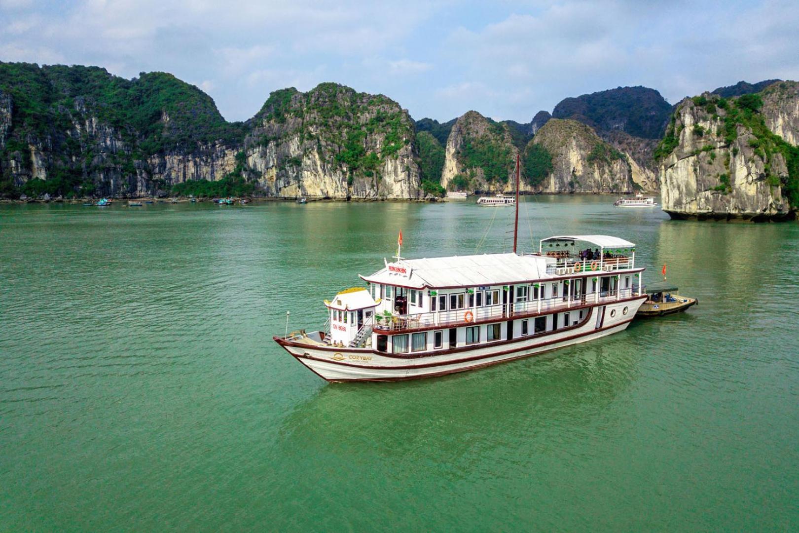 Cozy Bay Classic Cruise Hạ Long-öböl Kültér fotó