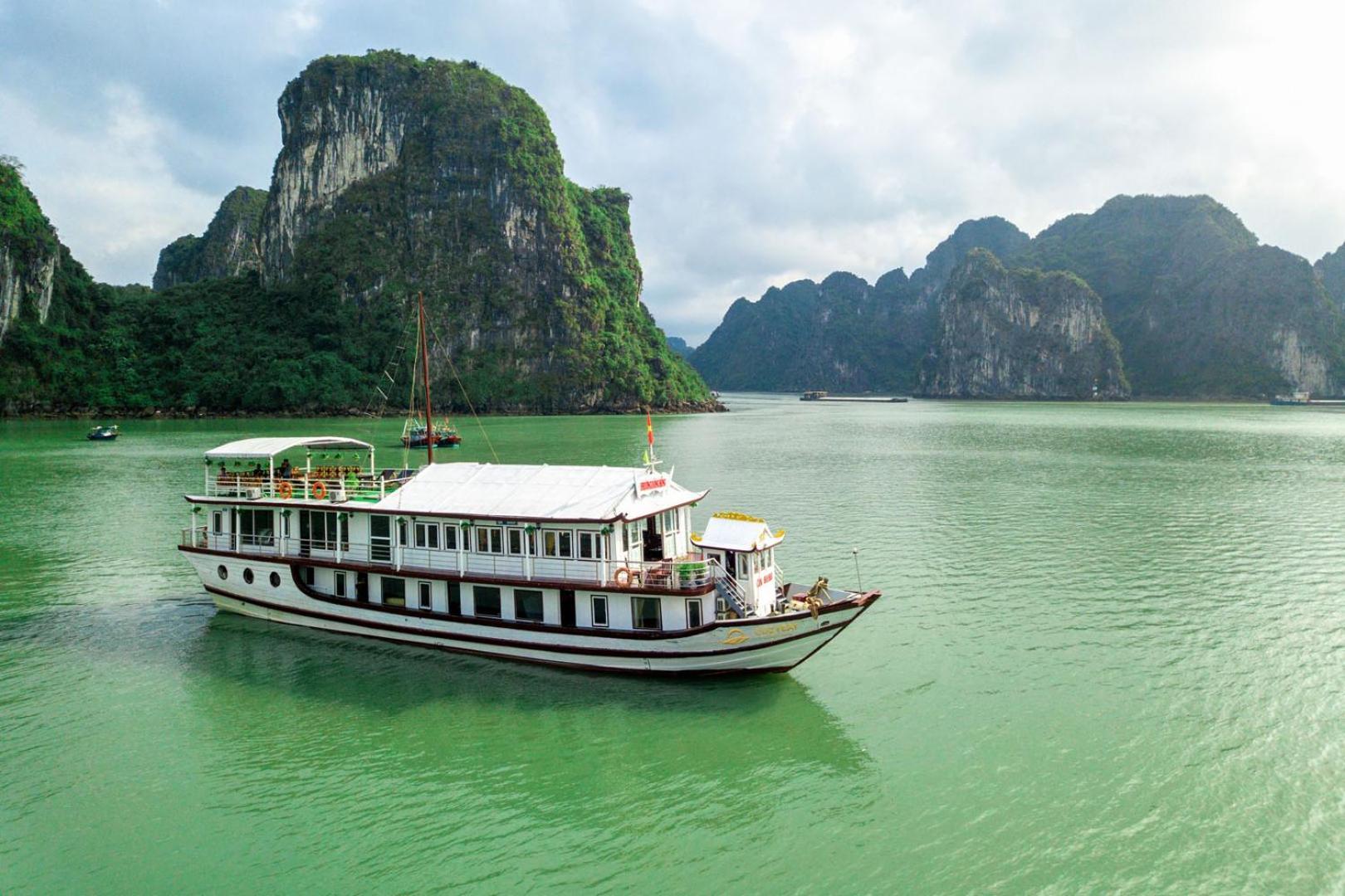 Cozy Bay Classic Cruise Hạ Long-öböl Kültér fotó