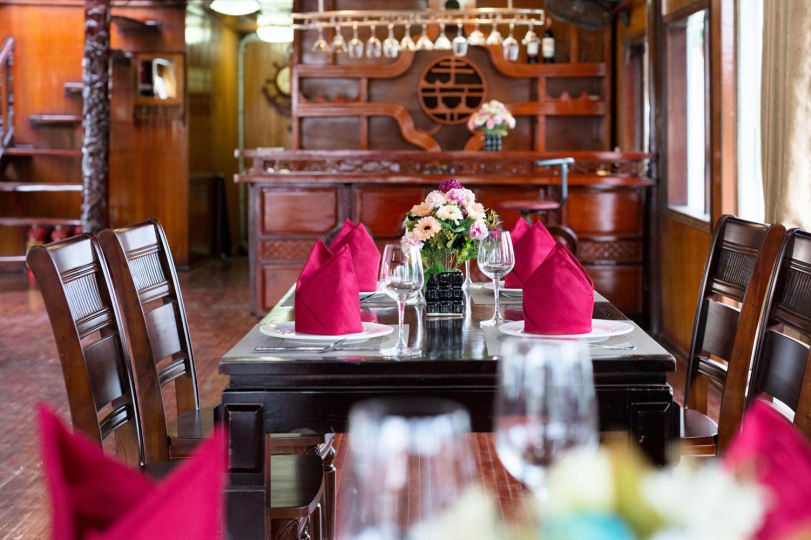 Cozy Bay Classic Cruise Hạ Long-öböl Kültér fotó
